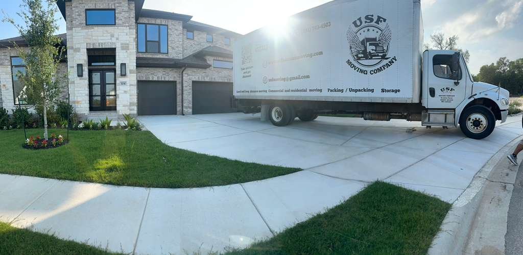 Professional USF Moving Company truck providing residential moving services at a Pasadena, TX